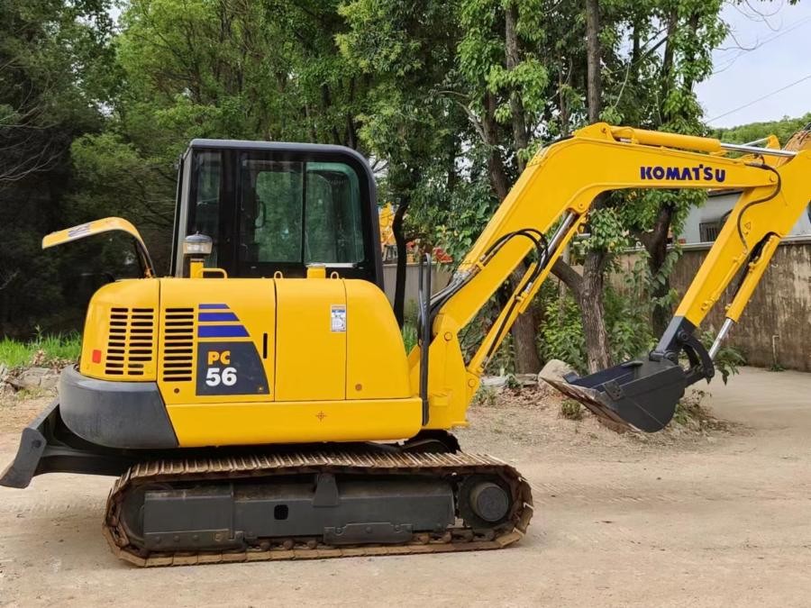 Japońska Ekskawator Komatsu sprzedawany z drugiej ręki