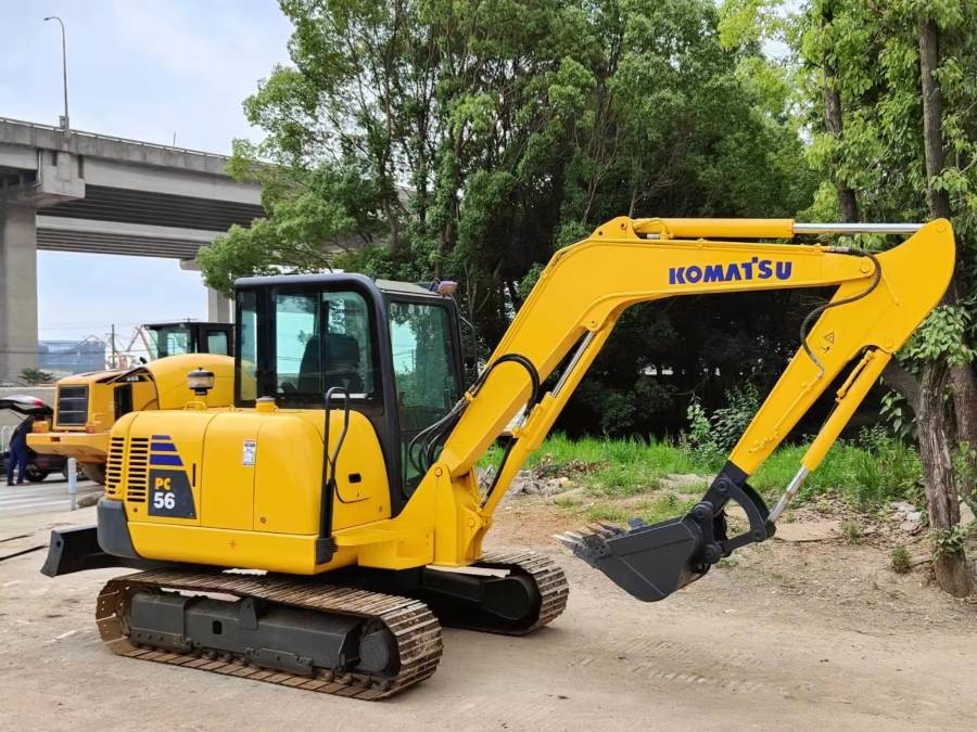 Japońska Ekskawator Komatsu sprzedawany z drugiej ręki