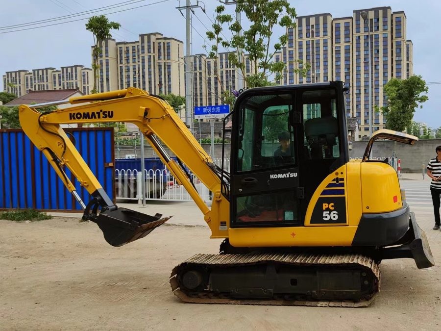Japońska Ekskawator Komatsu sprzedawany z drugiej ręki