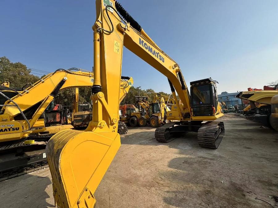 Japońska Ekskawator Komatsu sprzedawany z drugiej ręki