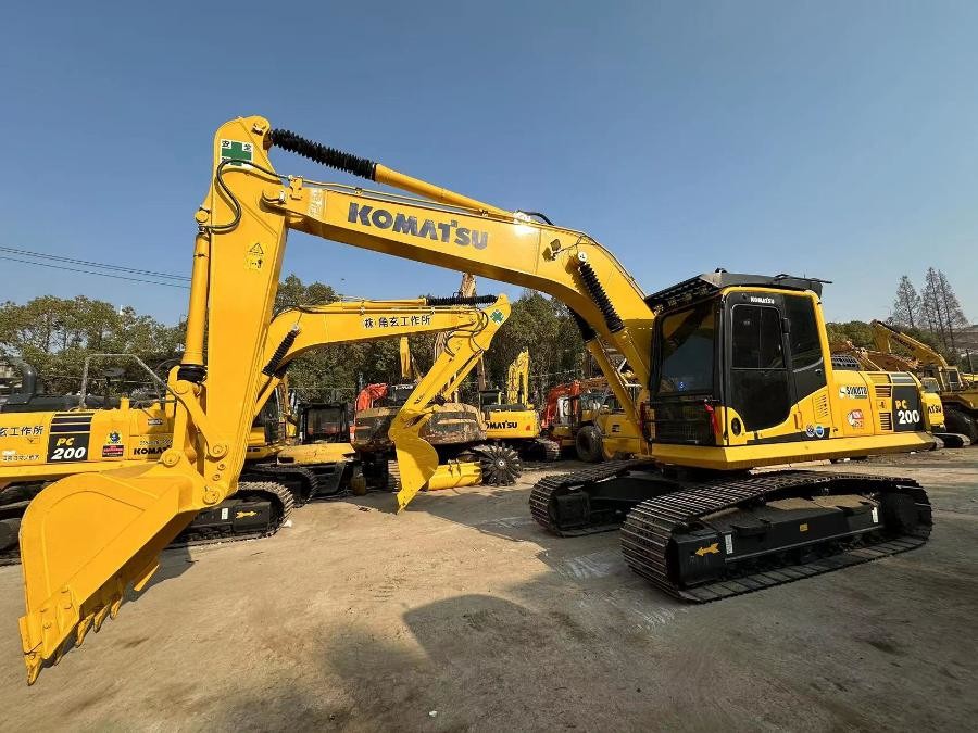 Japońska Ekskawator Komatsu sprzedawany z drugiej ręki
