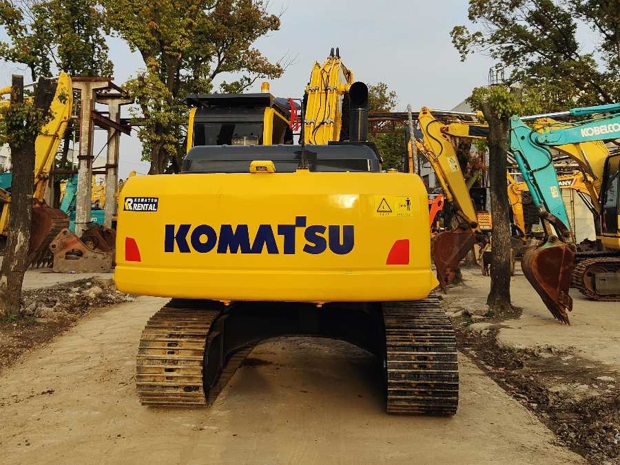 Japońska Ekskawator Komatsu sprzedawany z drugiej ręki
