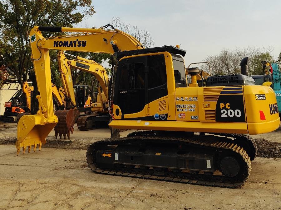 Japońska Ekskawator Komatsu sprzedawany z drugiej ręki