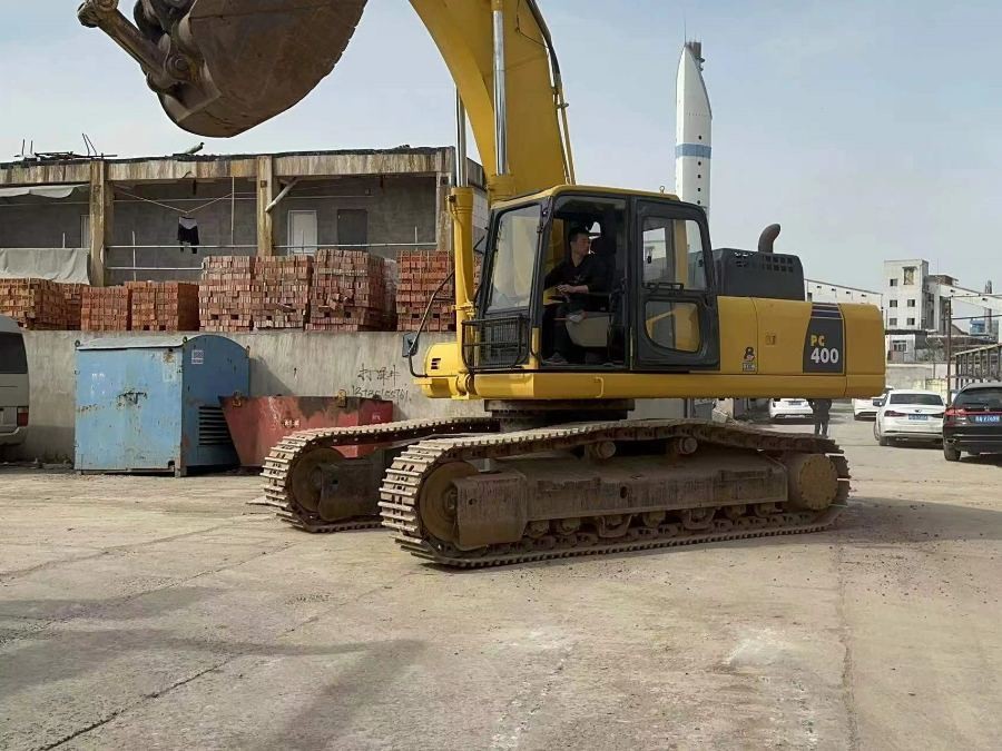 Japońska Ekskawator Komatsu sprzedawany z drugiej ręki