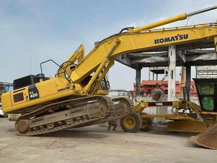 Japońska Ekskawator Komatsu sprzedawany z drugiej ręki