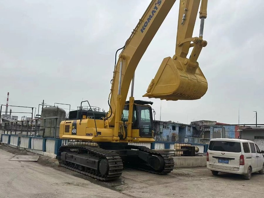 Japońska Ekskawator Komatsu sprzedawany z drugiej ręki