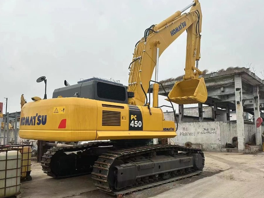 Japońska Ekskawator Komatsu sprzedawany z drugiej ręki
