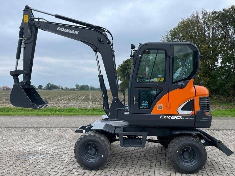 Korea Stosowany grabarz Doosan na sprzedaż używany DX60W Maszyny Jindongyu