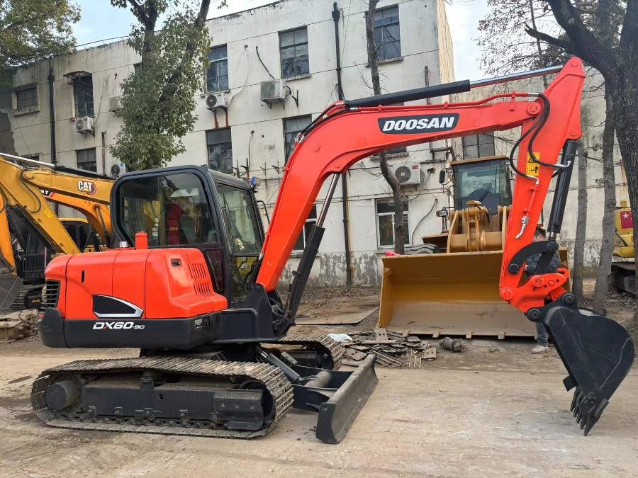 Korea Stosowany grabarz Doosan na sprzedaż używany DX60 Maszyny Jindongyu
