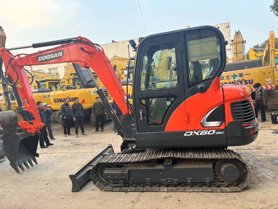Korea Stosowany grabarz Doosan na sprzedaż używany DX60 Maszyny Jindongyu