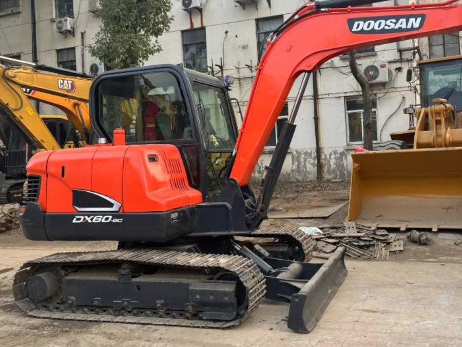 Korea Stosowany grabarz Doosan na sprzedaż używany DX60 Maszyny Jindongyu