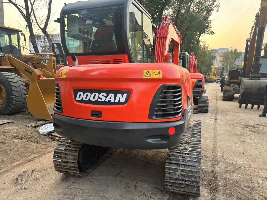 Korea Stosowany grabarz Doosan na sprzedaż używany DX60 Maszyny Jindongyu