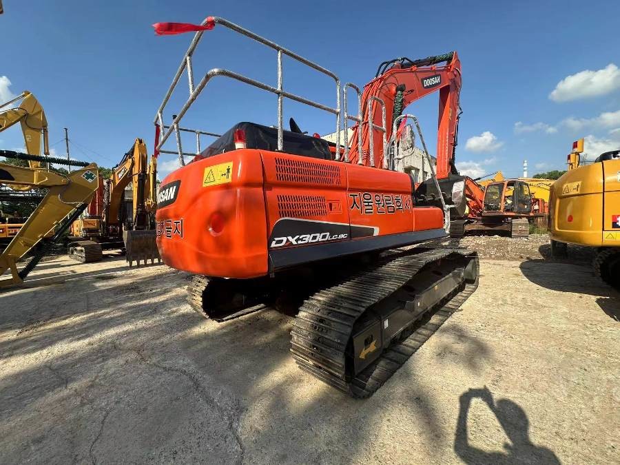 Korea Stosowany grabarz Doosan na sprzedaż używany DX300LC Maszyny Jindongyu