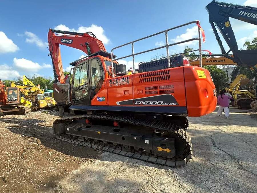 Korea Stosowany grabarz Doosan na sprzedaż używany DX300LC Maszyny Jindongyu